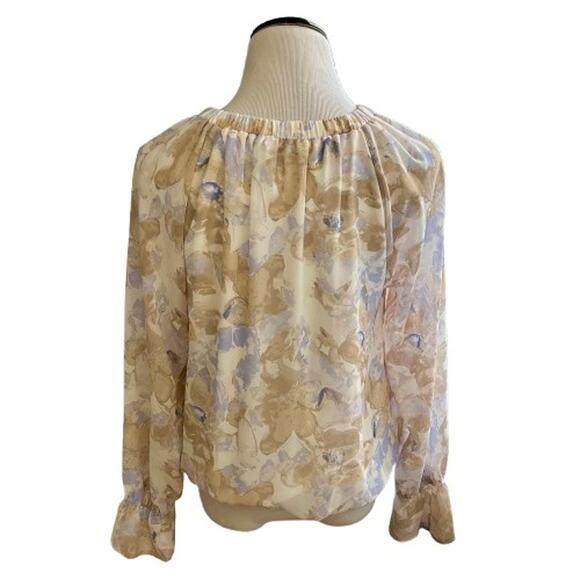 EUC Nine West Long Sleeve Beige/Blue Print Chiffon Blouse.  Size M. - Picture 6 of 7